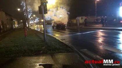 Panică în Baia Mare. Un autoturism a luat foc din senin, în mers FOTO