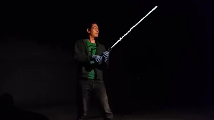 A fost inventată bricheta uriaşă care seamănă cu o sabie laser din Star Wars