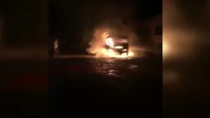 Un camion a luat foc lângă o cisternă cu motorină VIDEO