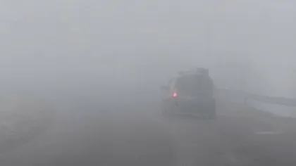 COD GALBEN de ceaţă în mai multe zone ale ţării. Trafic rutier perturbat, zboruri anulate