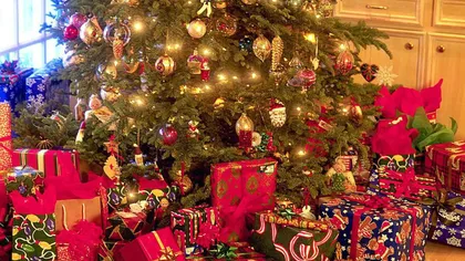 Peste 80% dintre români vor cadouri materiale sub bradul de Crăciun