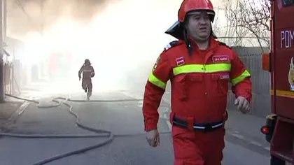 Incendiu puternic într-un târg din Craiova. VIDEO