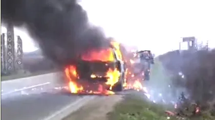 LUGOJ. O maşină a luat foc în trafic. Incendiul a fost urmat de TREI EXPLOZII VIDEO