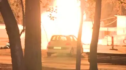 Şase maşini, mistuite de flăcări în Hunedoara. Incendiul a fost observat târziu, focul a avut timp să se extindă