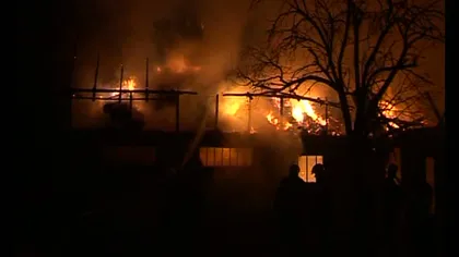 Incendiu de proporţii la Timişoara. Un bărbat a ars de viu VIDEO