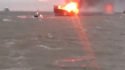 Incendiu VIOLENT la o platformă petrolieră din Marea Caspică. Au murit peste 32 de persoane VIDEO
