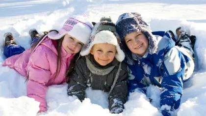 De ce este greşit să înfofoleşti copiii iarna