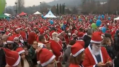 Mii de Moşi Crăciun, pe străzile din Torino pentru copiii bolnavi VIDEO