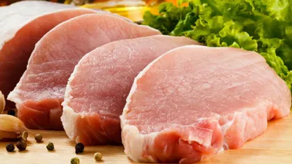 SFATURI de la nutriţionişti. Cum alegem cea mai proaspătă carne de porc. La ce să fim atenţi când luăm lebăr sau cârnaţi