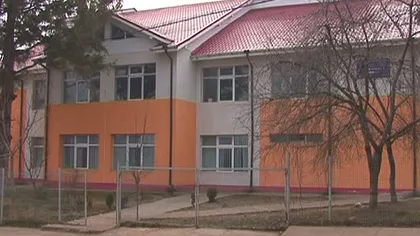 Scandal într-o şcoală din Vaslui. O fetiţă de şase ani a fost pălmuită de învăţător