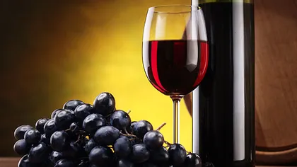 Consumul de vin creşte cu 50% în perioada sărbătorilor. Ce vin preferă românii