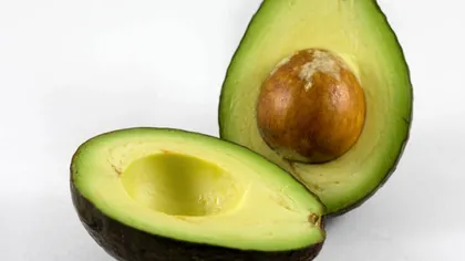 Sâmburii de avocado luptă împotriva cancerului. Cum pot fi consumaţi