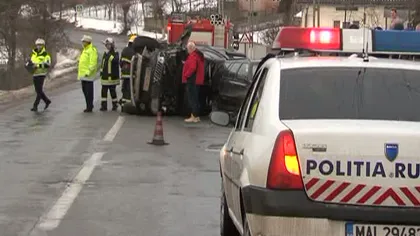 Cascadorii pe şosea în Suceava. Două maşini parcate au fost distruse de un şofer VIDEO