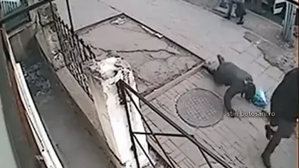 O bordură din Botoşani face zilnic victime. Sute de oameni cad în capcana de pe trotuar VIDEO