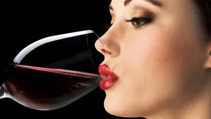 Ce se întâmplă cu TALIA ta dacă bei un pahar de vin roşu înainte de culcare?