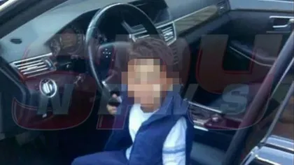 Imagini REVOLTĂTOARE în Bucureşti. Copil de doar trei ani, la volan în traficul aglomerat din Capitală VIDEO