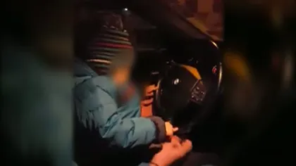 INCREDIBIL. Un copil de 3 ani, obligat de tată să conducă maşina în trafic în Timişoara VIDEO