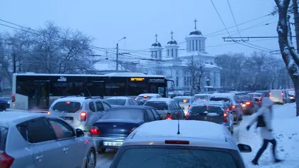 Comandament de iarnă: Traficul rutier în Capitală se desfăşoară în condiţii de iarnă