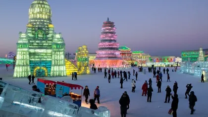 Senzaţie la Festivalul sculpturilor în gheaţă din China: Castel înalt de 51 de metri, cu 15 etaje GALERIE FOTO