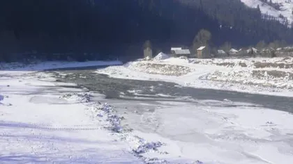 Fenomen inedit pe râul Bistriţa. Statul de gheaţă se întinde pe o lungime de peste 16 km VIDEO
