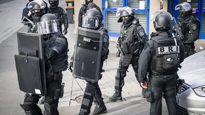 Franţa: A fost identificat teroristul care s-a detonat în timpul asaltului poliţiei de la Saint-Denis