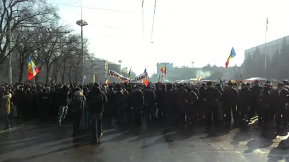 A DOUA ZI DE PROTESTE la Chişinău. Mii de oameni au ieşit în stradă. Guvernul s-a reunit în prima şedinţă UPDATE