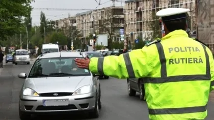 Şoferii care nu opresc la semnalele poliţiştilor ar putea rămâne fără permis pentru trei luni