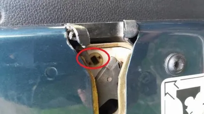 Ai încercat? Ce se întâmplă cu maşina ta dacă bagi cheia în acest orificiu? Nu mulţi dintre conducătorii auto ştiu!
