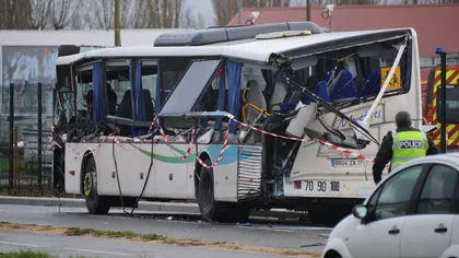 Tragedie în Franţa: Un autobuz cu elevi s-a ciocnit cu un camion. Cel puţin şase copii au murit