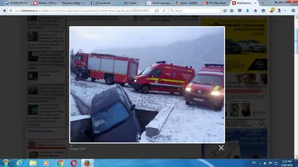 Accident din cauza zăpezii, la Bistriţa. O maşină a intrat într-un cap de pod