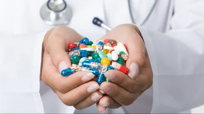 Antibiotice, fără prescripţia medicului. Aproximativ unul din şase români a luat pastile fără reţetă