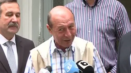 Traian Băsescu râde de Iohannis. 