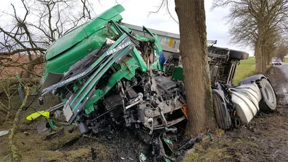 Accident SPECTACULOS cu un camion românesc în Franţa GALERIE FOTO