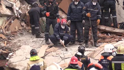 Un bloc s-a PRĂBUŞIT într-un oraş din Rusia, în urma unei EXPLOZII. Zeci de victime FOTO