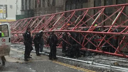 Accident în Manhattan: O macara de mari dimensiuni s-a prăbuşit. Cel puţin un mort şi 15 răniţi