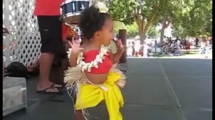 VIRAL PE INTERNET. Dansul unei fetiţe a făcut senzaţie printre internauţi VIDEO