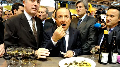 Francois Hollande, huiduit şi insultat de agricultori