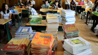 Ministerul Educaţiei pregăteşte licitaţia pentru manualele de clasele a XI-a şi a XII-a