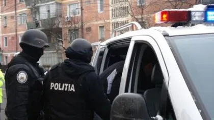 Descinderi la poliţişti din Prahova într-un dosar de abuz în serviciu şi trafic de influenţă