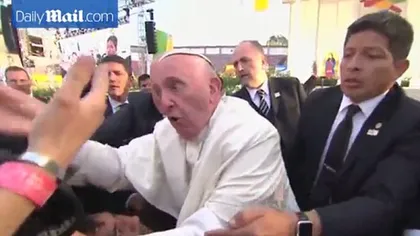 Papa Francisc şi-a ieşit din fire! Suveranul Pontif A CERTAT un credincios VIDEO
