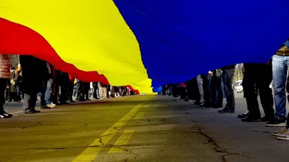 Protest cu scaune la Cotroceni. Iohannis, acuzat că şi-a schimbat poziţia legată de unirea cu Republica Moldova