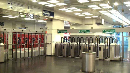 Noi porţi MODERNE de acces la metrou, instalate în 41 de staţii din Bucureşti