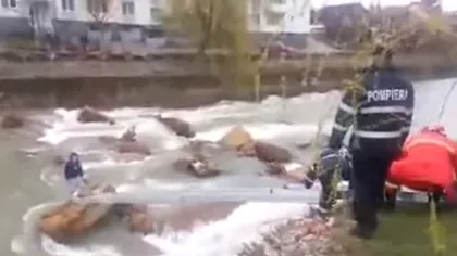 Intervenţie de salvare în Baia Mare. Un copil a fost scos din râul Săsar VIDEO