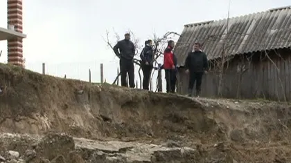 Alunecări de teren în Prahova, mai multe locuinţe au fost afectate