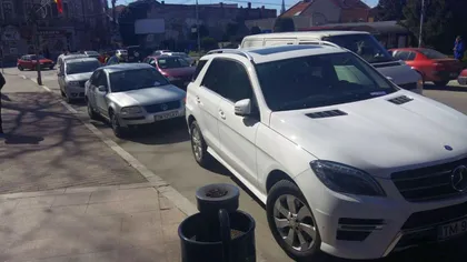 Poliţiştii lugojeni au amendat consilierii locali care au parcat în faţa Primăriei pe interzis