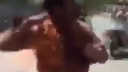 CUTREMURĂTOR. Un bărbat ia foc ca o torţă după ce îi explodează bateria telefonului VIDEO