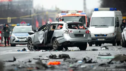 Explozie în trafic la Berlin. O maşină a sărit în aer, şoferul a murit pe loc. Prima ipoteză: ATENTAT!