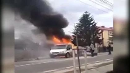Camion încărcat cu fier cuprins de flăcări în trafic