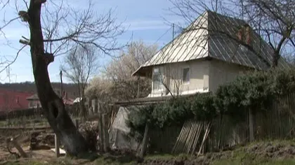 Situaţie dramatică în Gorj. Casele oamenilor sunt în pericol să se prăbuşească din cauza alunecărilor de teren
