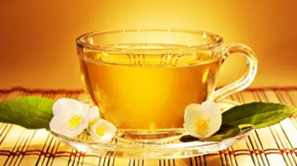 Trei ceaiuri detoxifiante care topesc grăsimea abdominală